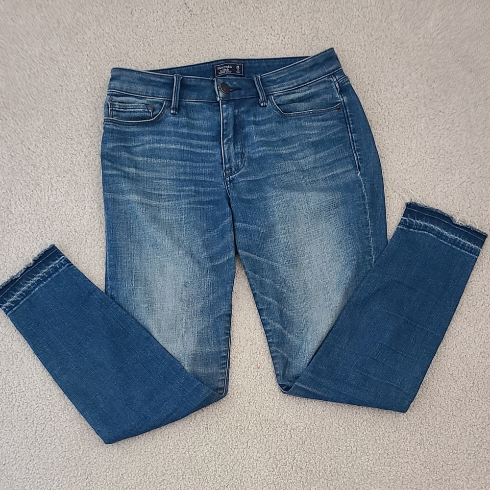 Abercrombie and Fitch Ankle Jeans, low rise, distressed hem, medium/light size2L